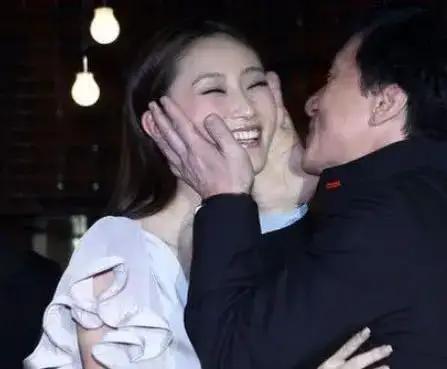 明星大爆料接吻视频大全,接吻瞬间全记录,甜蜜瞬间大盘点 第2张 明星大爆料接吻视频大全,接吻瞬间全记录,甜蜜瞬间大盘点 第2张